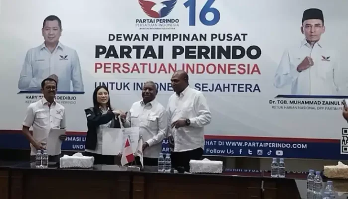 Angela Tanoesoedibjo Hadiri Deklarasi Dominggus Mandacan kemudian Mohammad Lakotani Maju Cagub Papua Barat