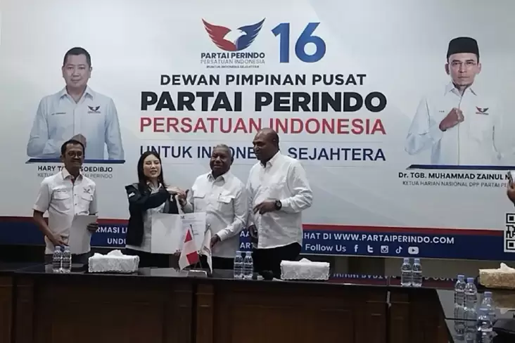 Angela Tanoesoedibjo Hadiri Deklarasi Dominggus Mandacan kemudian Mohammad Lakotani Maju Cagub Papua Barat