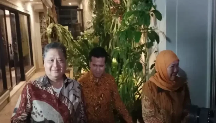 Khofifah-Emil Tiba dalam Kediaman Airlangga, Bakal Terima Rekomendasi Pilgub Jatim?