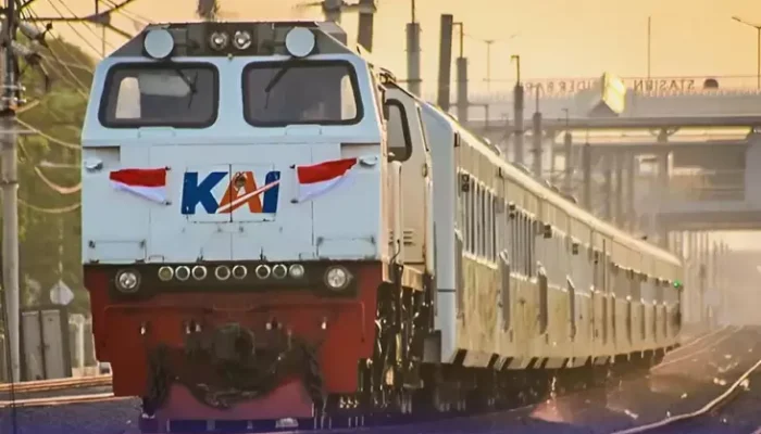 Khusus May Day, 12 KA Jarak Jauh Keberangkatan Stasiun Gambir Bakal Berhenti dalam Jatinegara