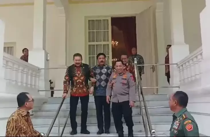 Menko Polhukam Gandeng Jaksa Agung dan juga juga Kapolri: Inget Ya, Sudah Gandengan Loh