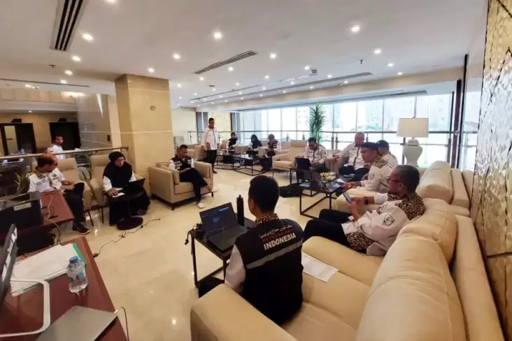 Petugas Daker Bandara Siap Sambut Kedatangan Jemaah Haji Negara Indonesi di pada Madinah