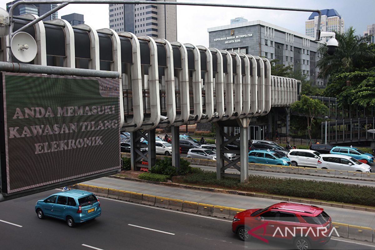 Negara ini terapkan kamera tilang sabuk juga pemanfaatan HP pada mobil