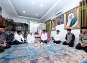 Jokowi Takziah ke Rumah Duka Almarhumah Syarifah Salma Istri Habib Luthfi bin Yahya