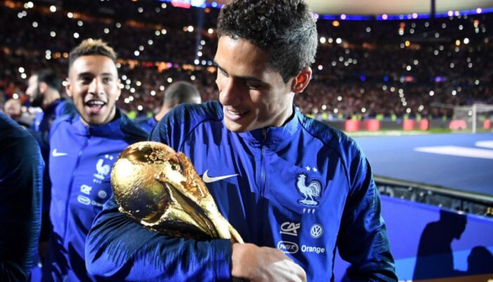 Raphael Varane jadi incaran Como 1907 kemudian Negeri Paman Sam Roma