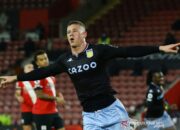 Pemain berposisi tengah Inggris Ross Barkley kembali berlabuh di dalam Aston Villa