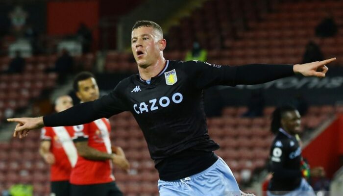 Pemain berposisi tengah Inggris Ross Barkley kembali berlabuh di dalam Aston Villa