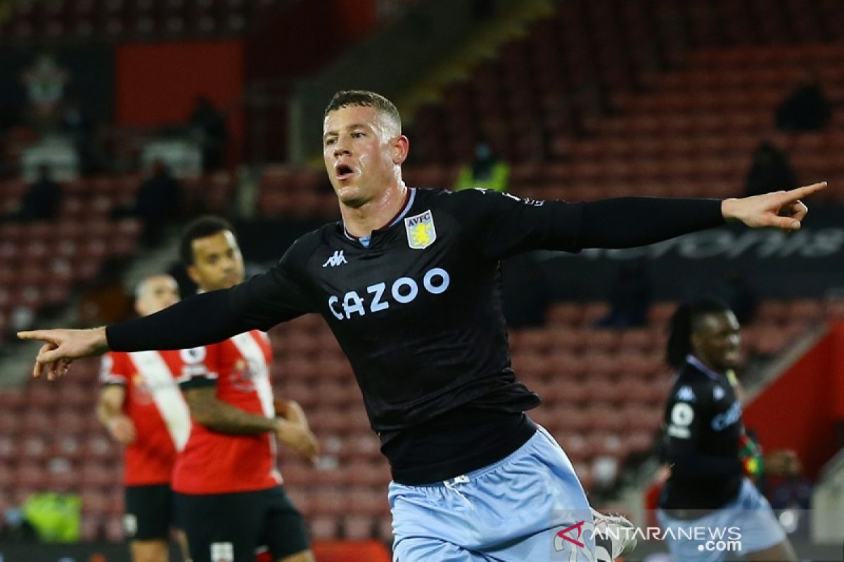 Pemain berposisi sedang Inggris Ross Barkley kembali berlabuh dalam di Aston Villa