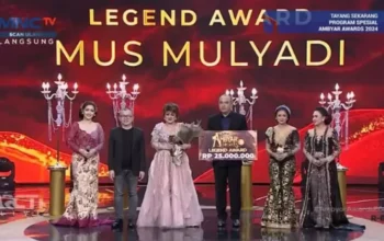 Maestro Keroncong Mus Mulyadi Dianugerahi Legend Award pada Ambyar Awards 2024