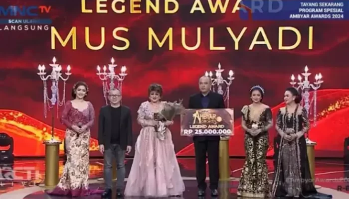 Maestro Keroncong Mus Mulyadi Dianugerahi Legend Award pada Ambyar Awards 2024