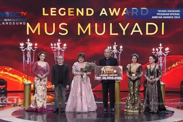 Maestro Keroncong Mus Mulyadi Dianugerahi Legend Award pada Ambyar Awards 2024